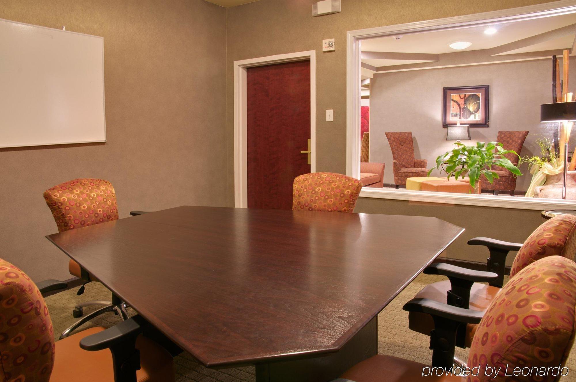 Holiday Inn Express & Suites Alexandria, An Ihg Hotel Kemudahan gambar